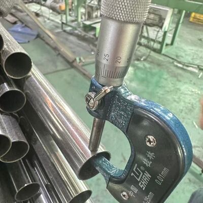 304L ống thép không gỉ gương đánh bóng hình tròn hình vuông hình chữ nhật ống với chiều dài tùy chỉnh cho trang trí tòa nhà tay cầm